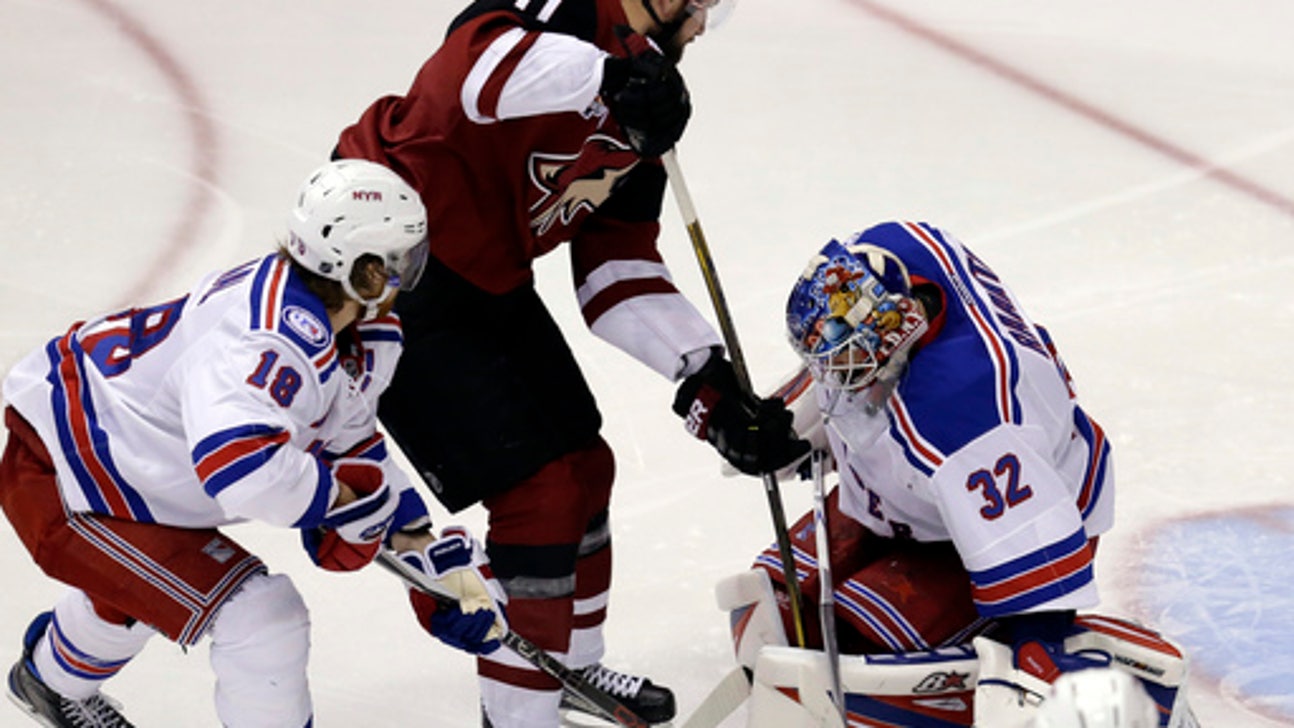 Puempel gets power-play hat trick, Rangers hold off Coyotes (Dec 29, 2016)