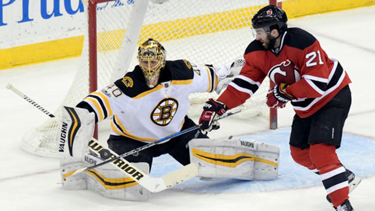Schneider makes 22 saves as Devils beat Bruins, 3-0 (Jan 02, 2017)
