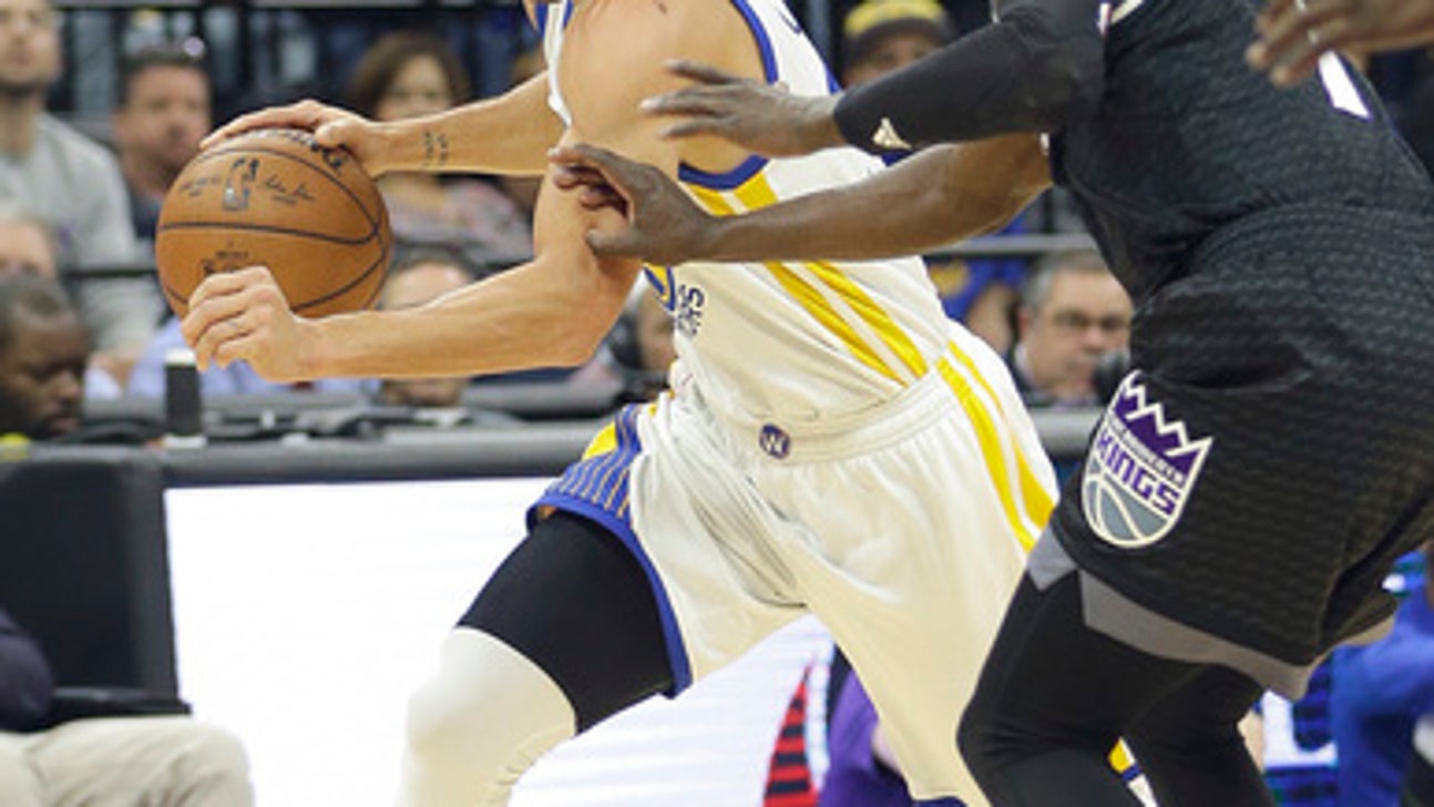 Curry leads Warriors to a big second half, win over Kings (Jan 08, 2017)