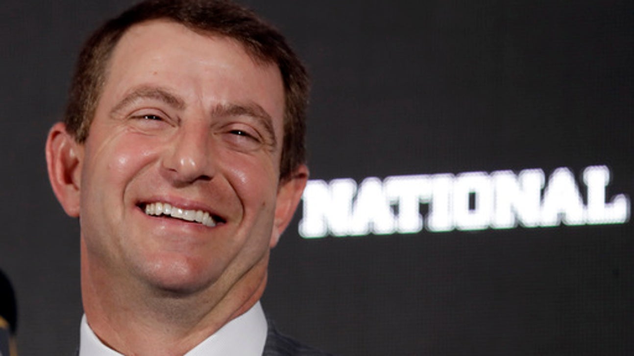 Clemson's Swinney wins second straight Bear Bryant award