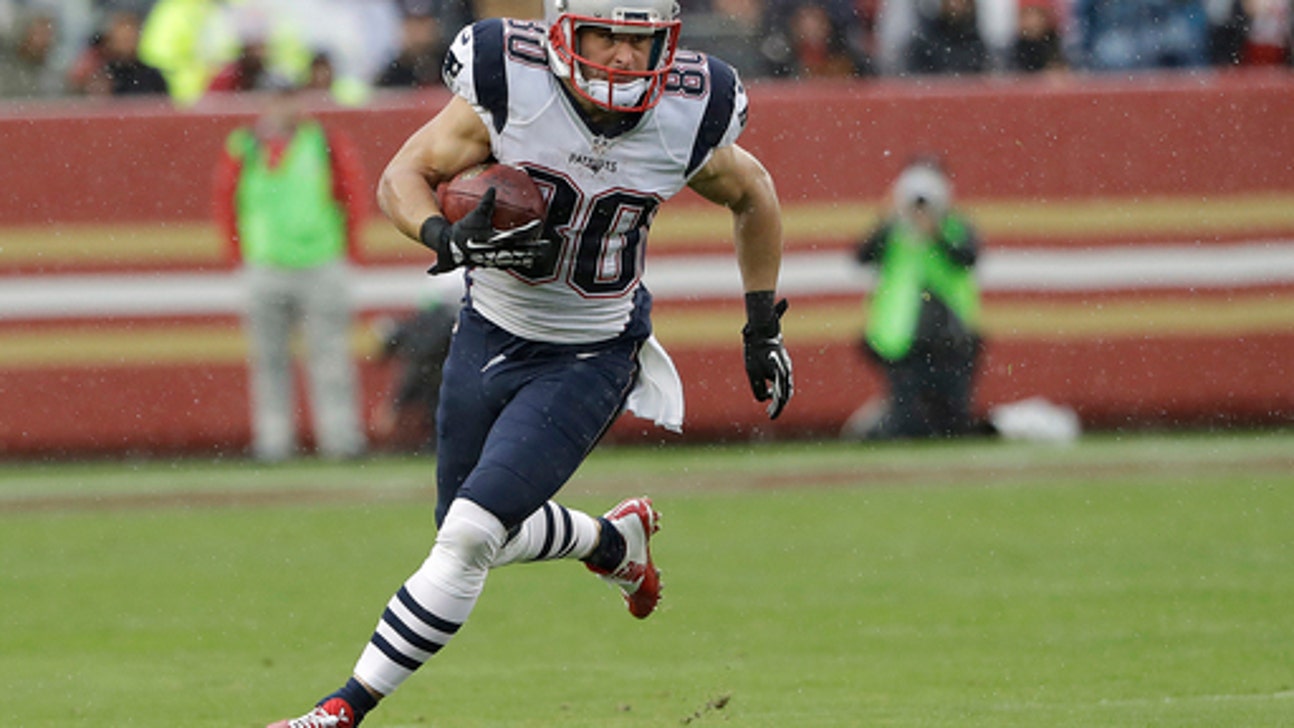 Rookie WR Mitchell inactive for Patriots, Amendola returns