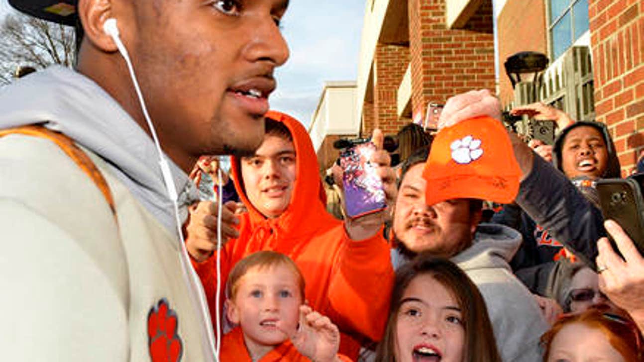 Clemson QB Watson turns down Senior Bowl invite
