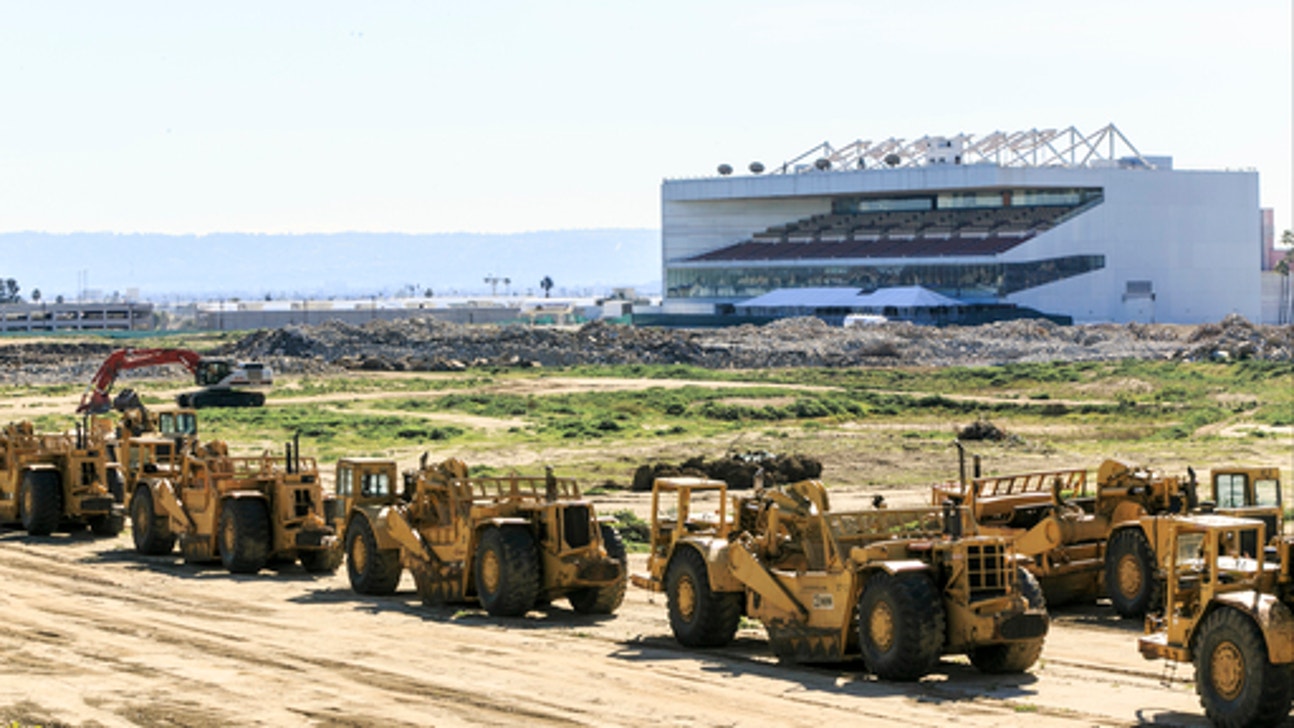 Column: Greed wins out as Chargers abandon fans, flee to LA