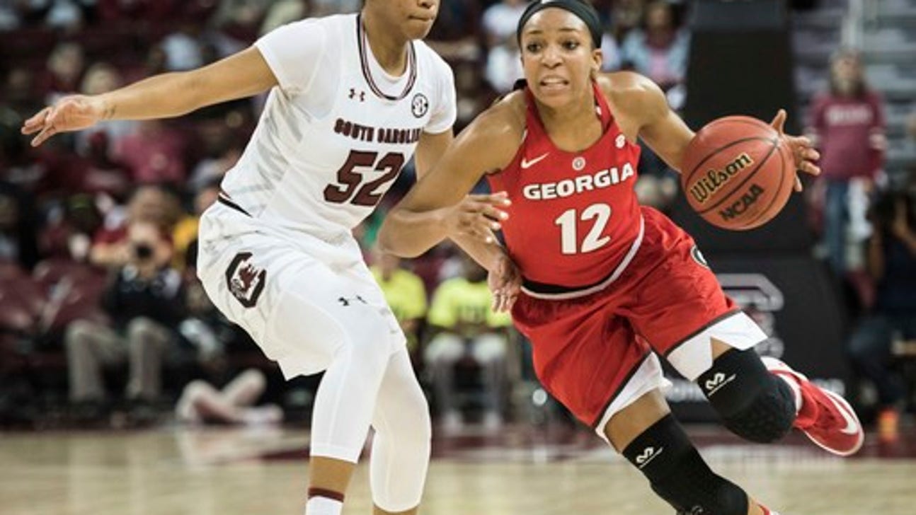 Cuevas-Moore leads No. 5 South Carolina to 66-63 win (Jan 12, 2017)