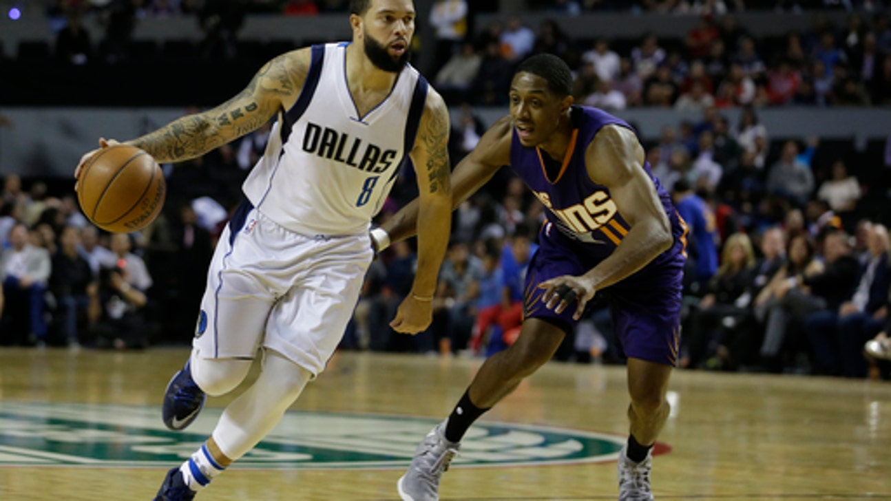 Williams shines, Mavericks beat Suns 113-108 in Mexico City (Jan 12, 2017)