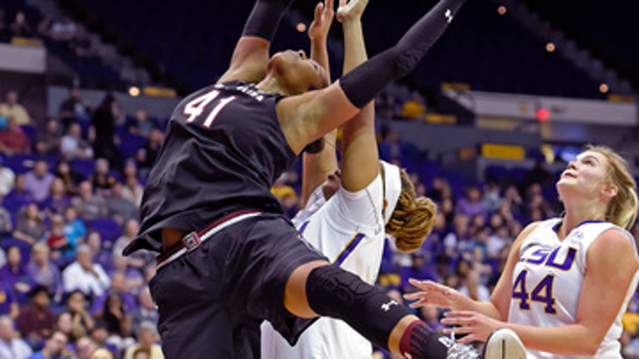 Coates leads No. 5 South Carolina past LSU, 84-61 (Jan 15, 2017)