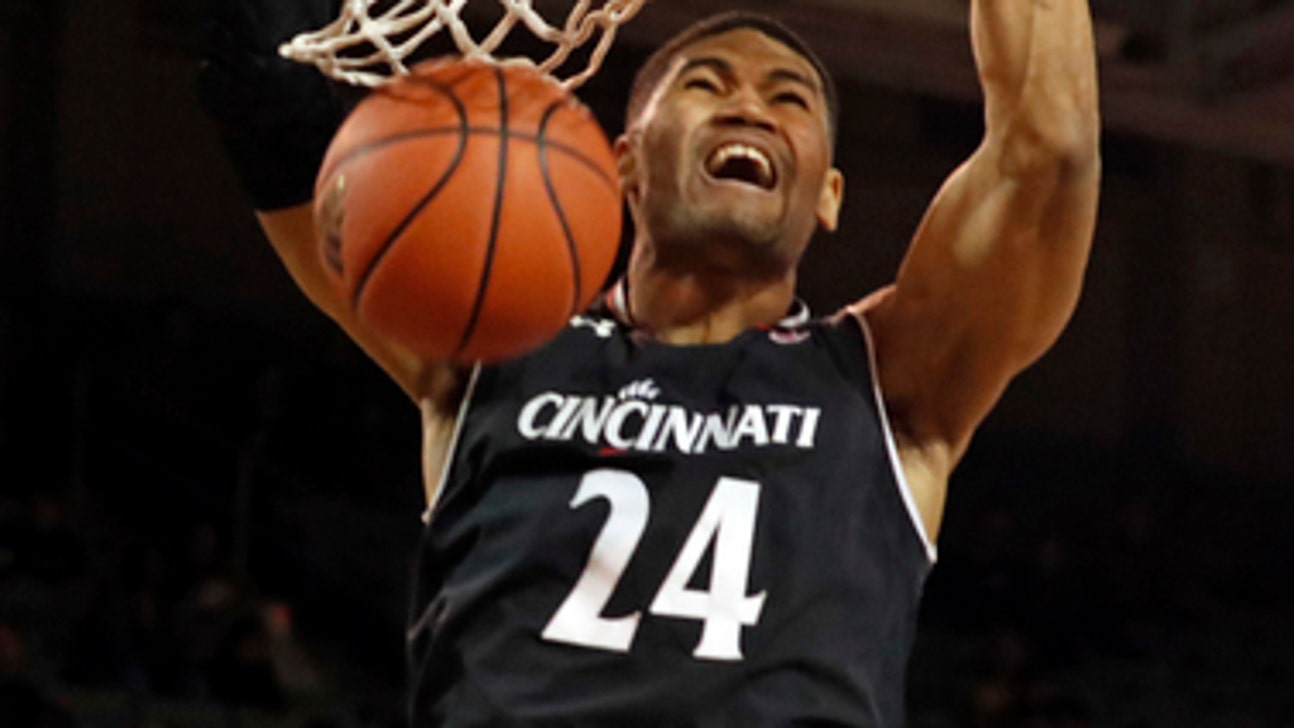 Washington, defense lead No. 22 Cincinnati past ECU 55-46 (Jan 15, 2017)