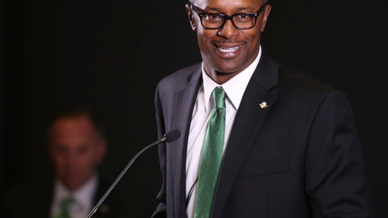 Oregon strength coach suspended after players hospitalized