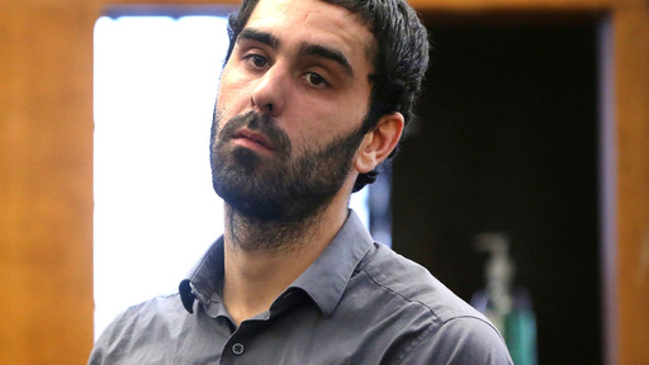 Patriots fan charged with pulling alarm at Steelers' hotel