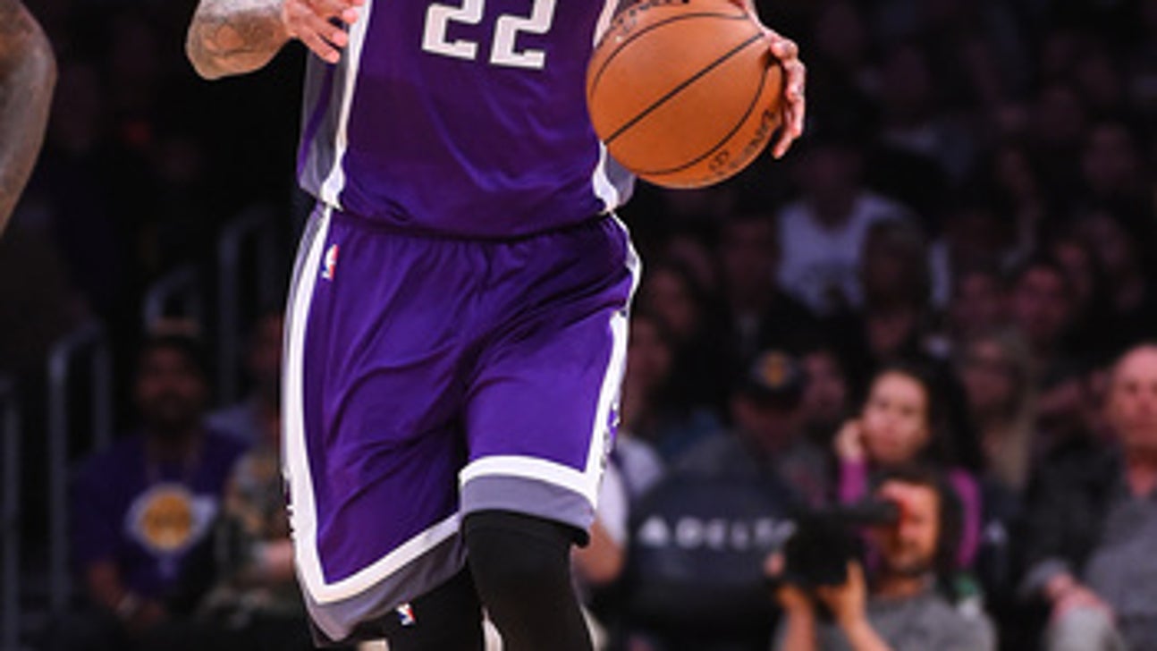 Warriors sign veteran Barnes to replace injured Durant