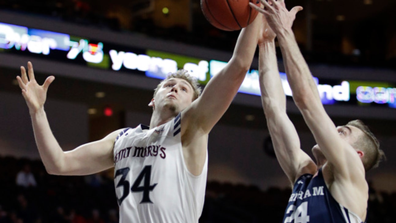No. 19 Saint Mary's routs BYU 81-50 to reach WCC title game (Mar 06, 2017)