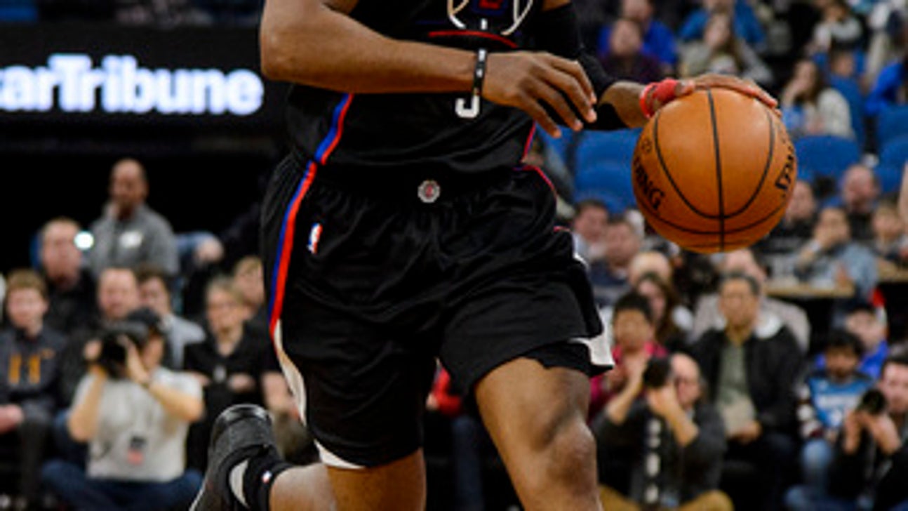 Paul powers Clippers to 112-100 victory over 76ers (Mar 11, 2017)