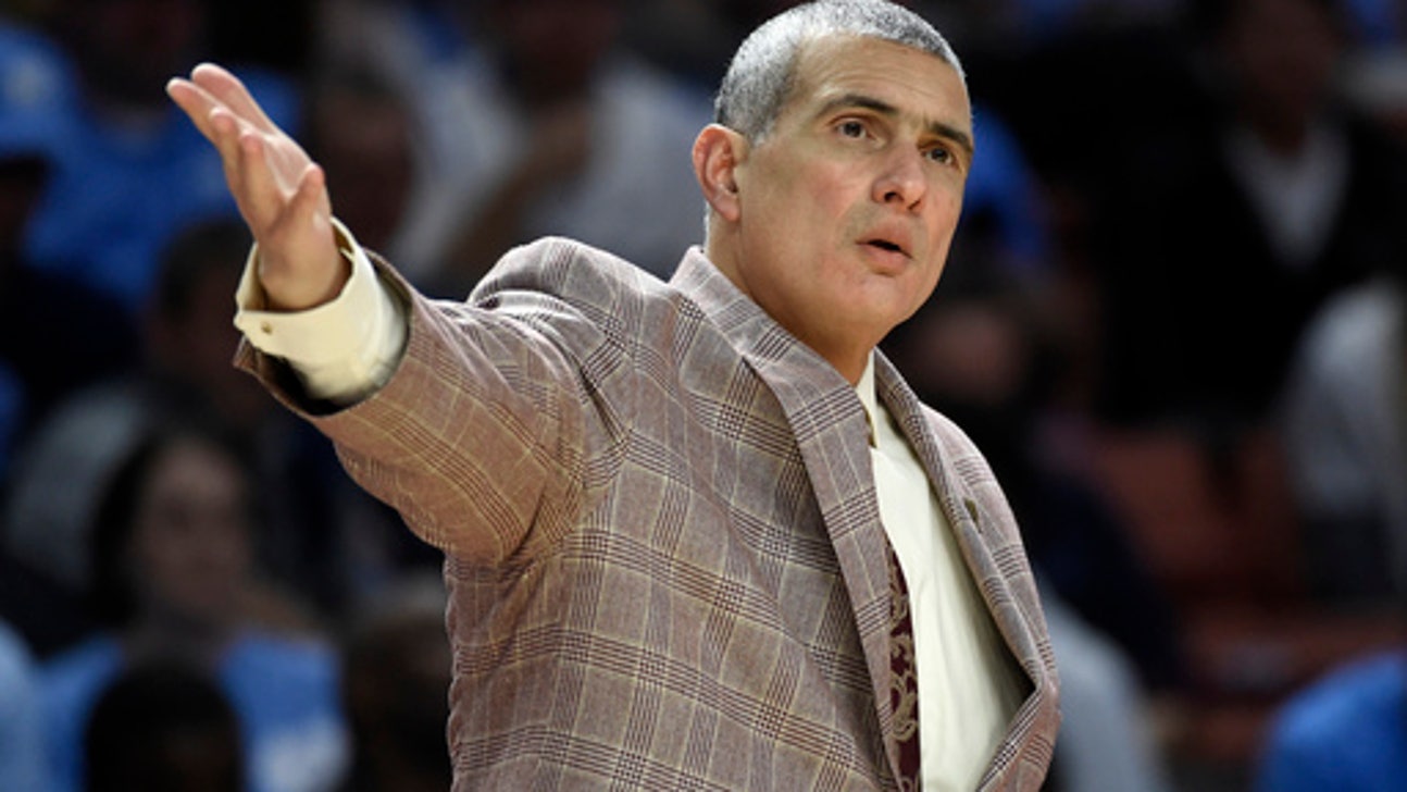 Feeling the love: Men's hoops squad toast of South Carolina