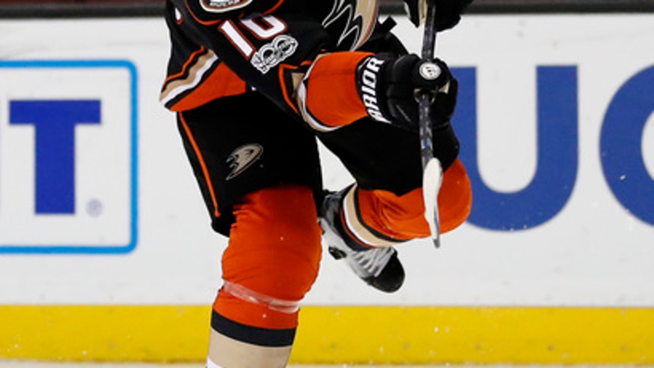 Cogliano's gift of a goal leads Ducks to 3-1 win over Jets (Mar 24, 2017)