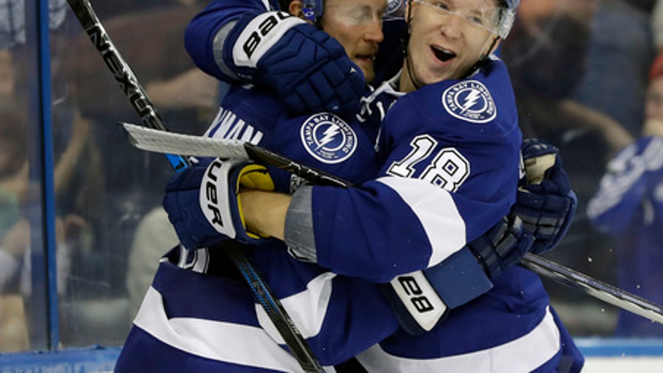 Gourde scores in OT, Lightning beat Blackhawks 5-4 (Mar 27, 2017)