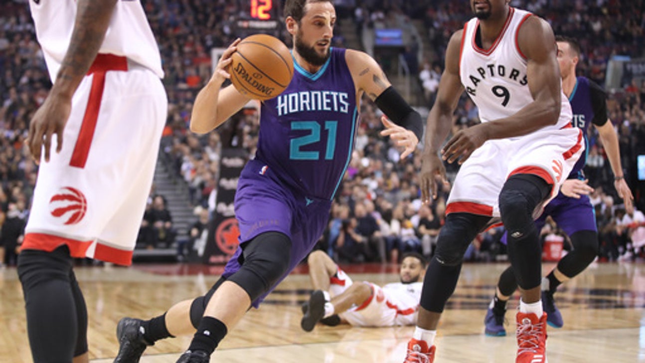 Belinelli helps Hornets beat Raptors 110-106 (Mar 29, 2017)