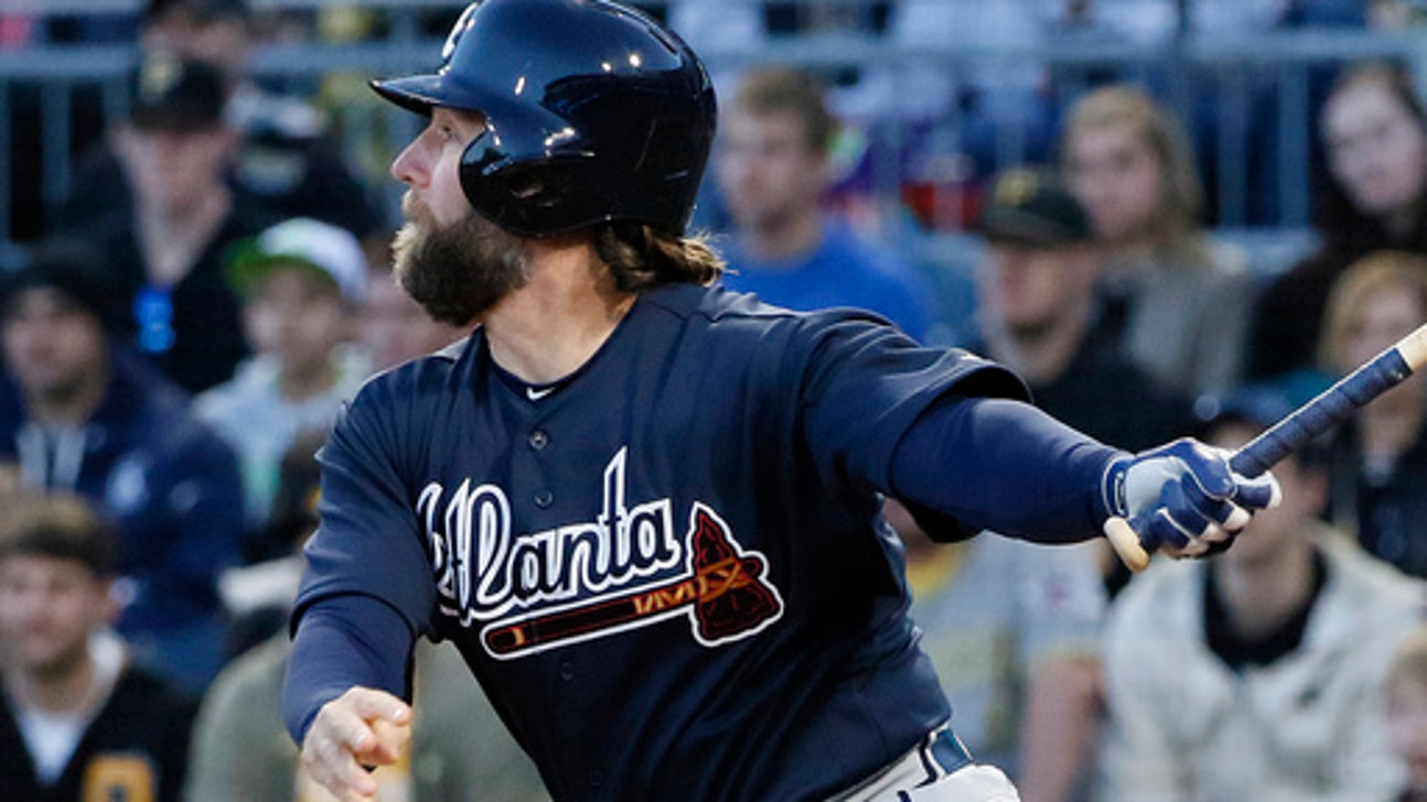 Polanco and Pirates get to erratic Dickey, top Braves 6-4 (Apr 08, 2017)