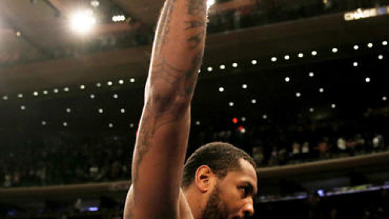 Anthony helps Knicks edge 76ers 114-113 in finale (Apr 12, 2017)