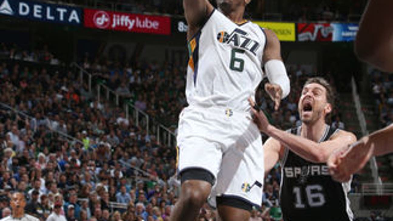 Hayward scores 14, Jazz beat Spurs 101-97 (Apr 12, 2017)