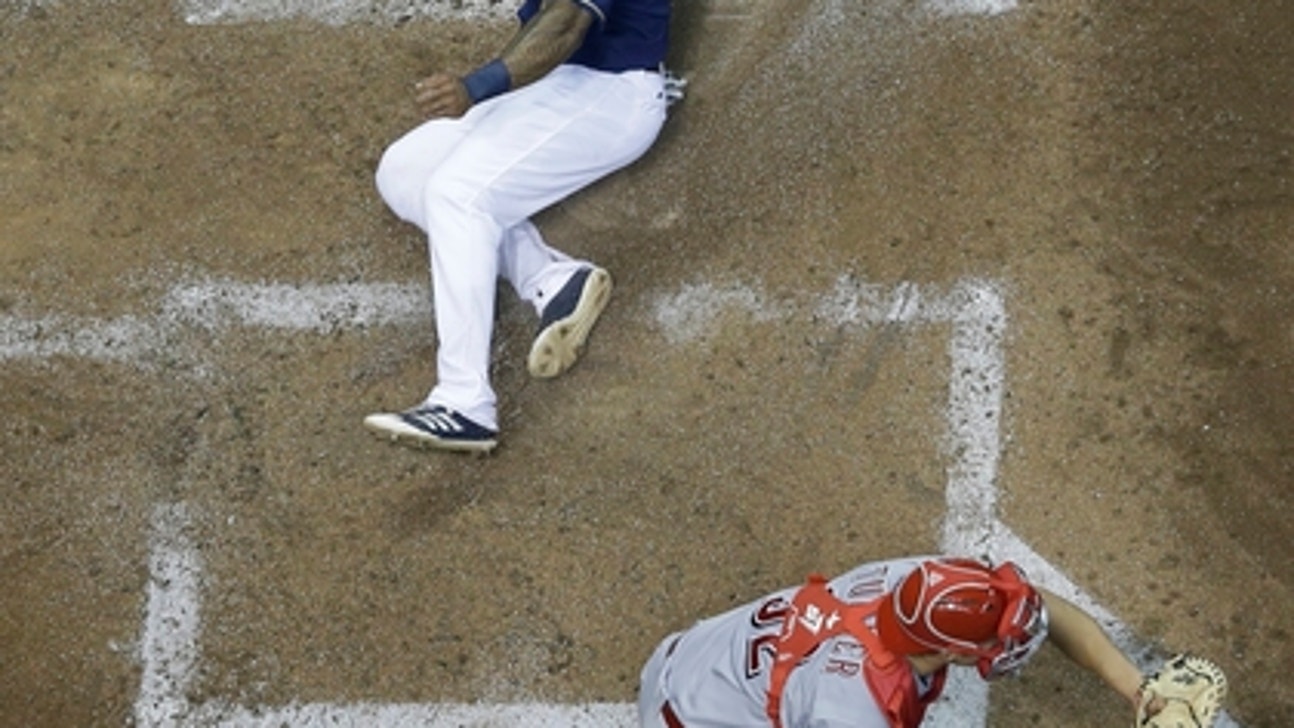 Thames hits 9th, 10th HRs as Brewers beat Reds 11-7 (Apr 24, 2017)