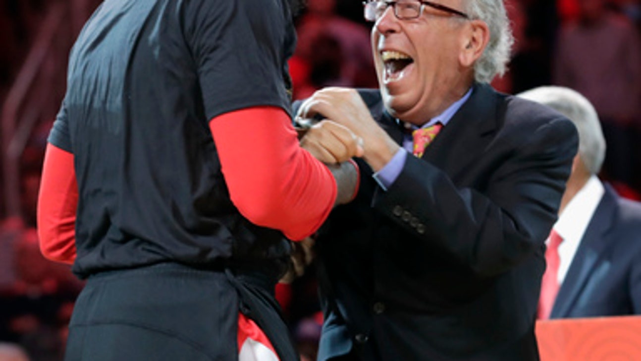 NBA fines Rockets owner $100,000 for confronting referee