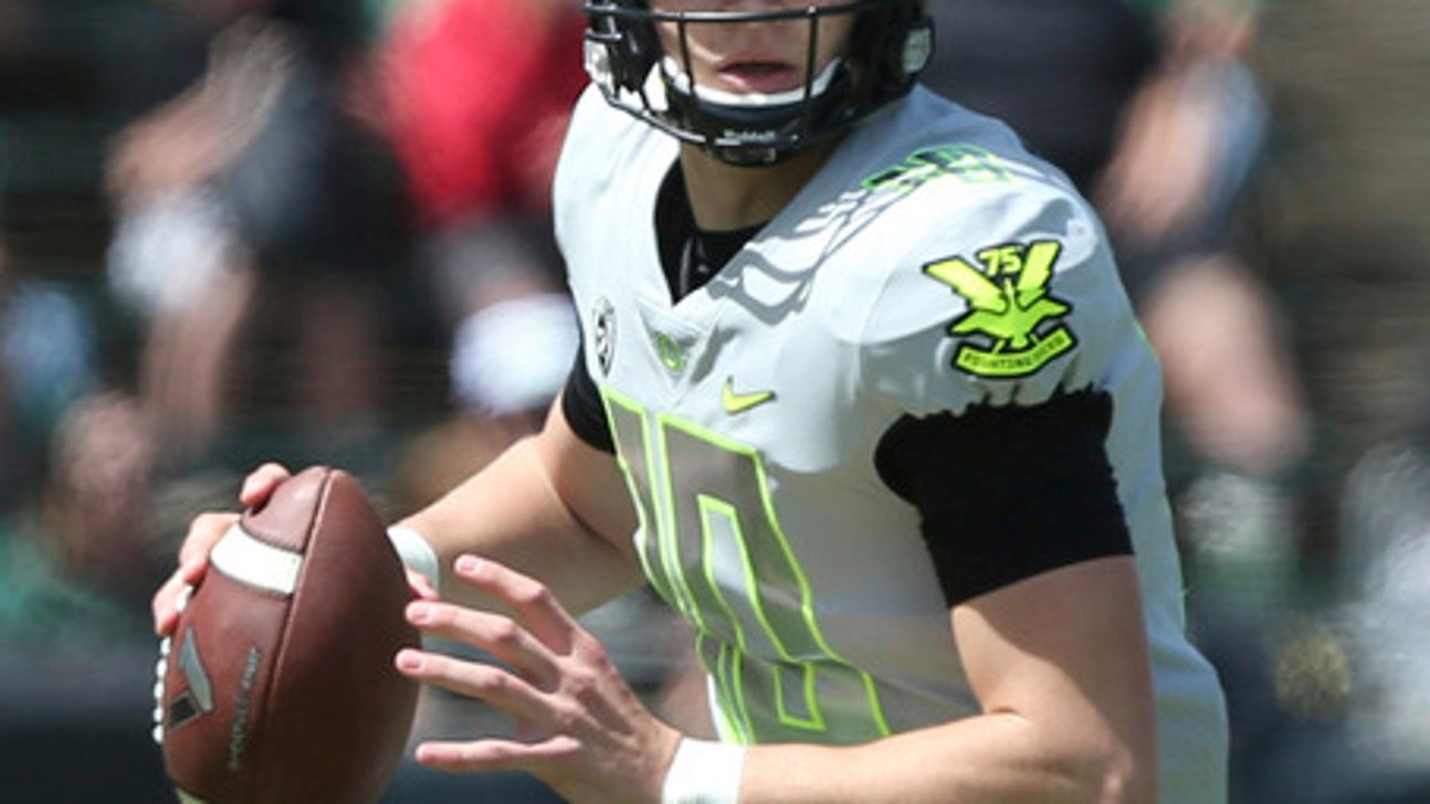 Herbert and Carrington shine in Oregon's Spring Game
