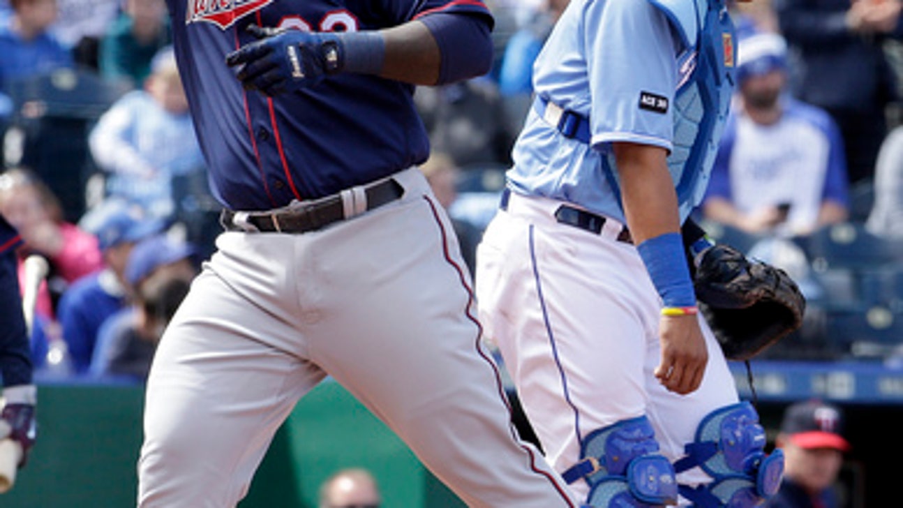 Sano powers Twins past slumping Royals 7-5 (Apr 30, 2017)