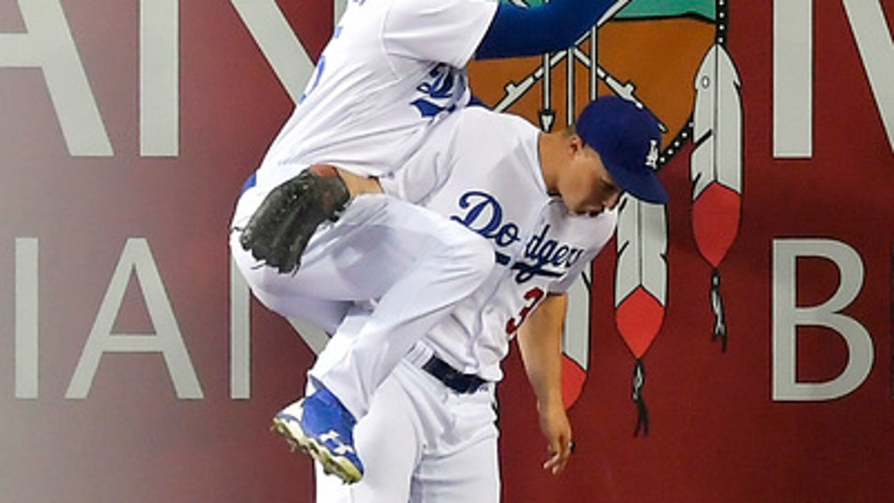 Pederson leaves game after frightening collision with Puig