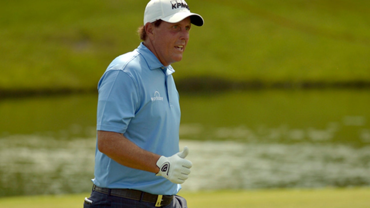 Waiting game: Long day on tap for Mickelson's potential sub