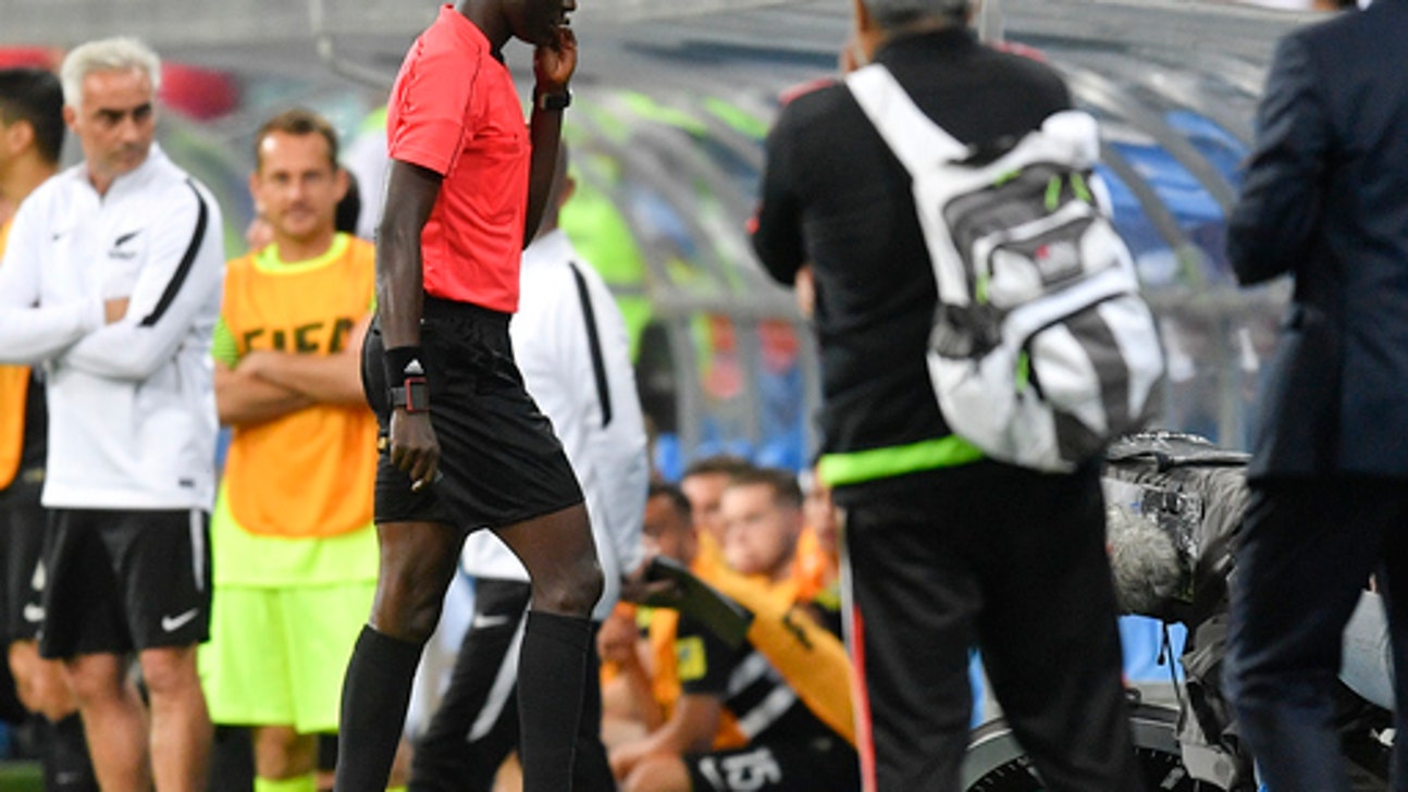 Hiddink urges FIFA to pick best referees for World Cup