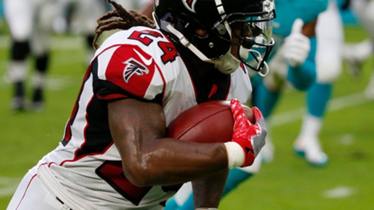 Falcons' Devonta Freeman ruled out with concussion symptoms