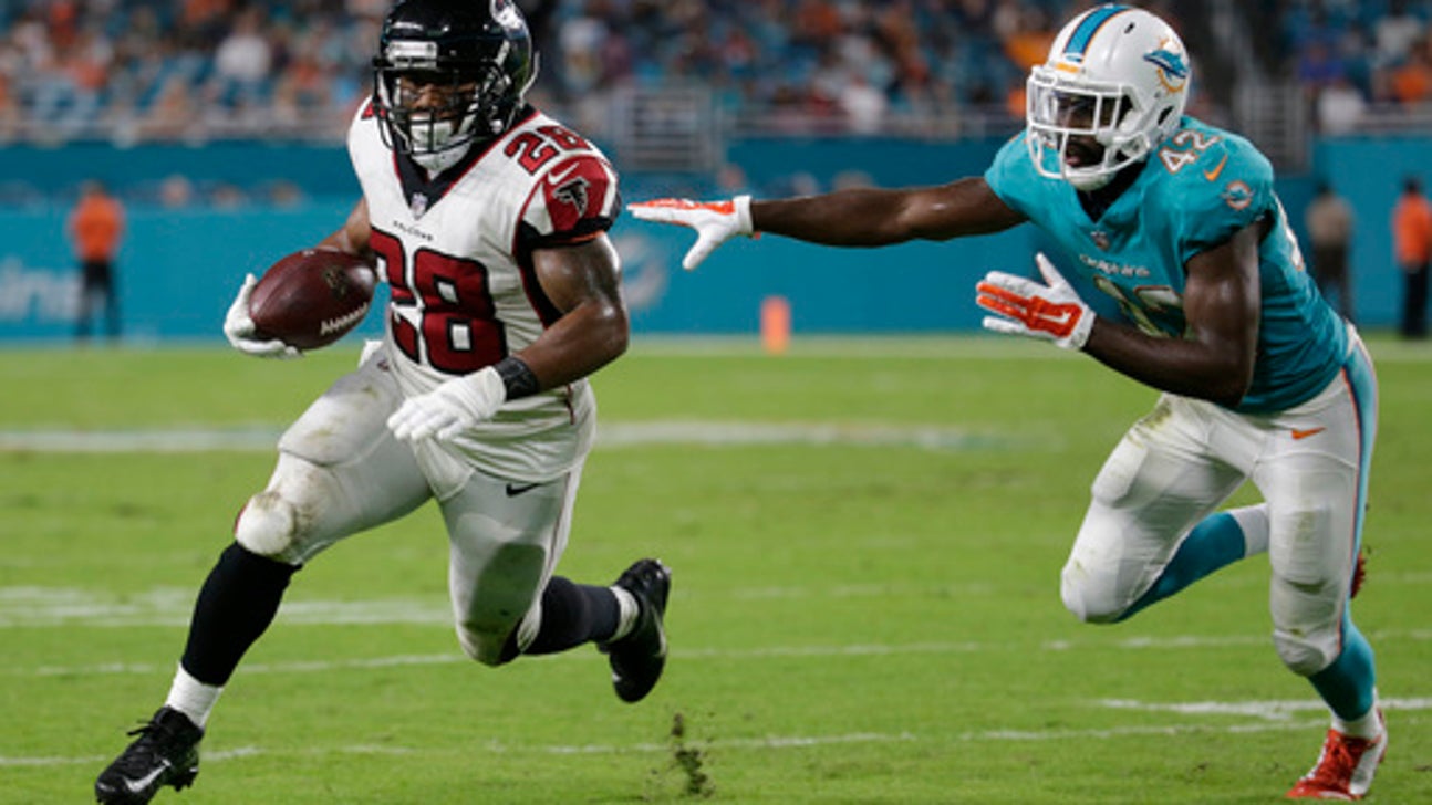Freeman scores but Falcons blow lead at Miami, 23-20. (Aug 10, 2017)