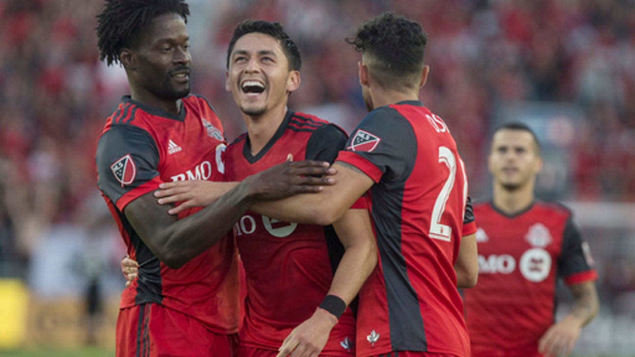 Nicolas Hasler breaks tie, Toronto FC beats Fire 3-1 (Aug 19, 2017)