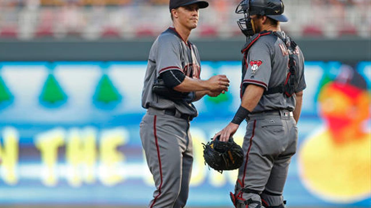 Diamondbacks put C Jeff Mathis on DL with broken right hand