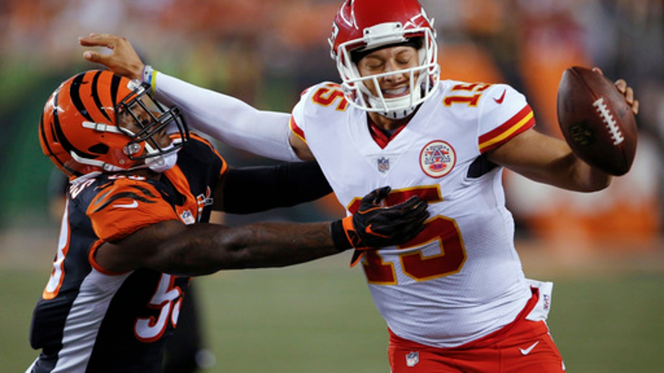 3 Chiefs throw TD passes in 30-12 win over Bengals (Aug 19, 2017)