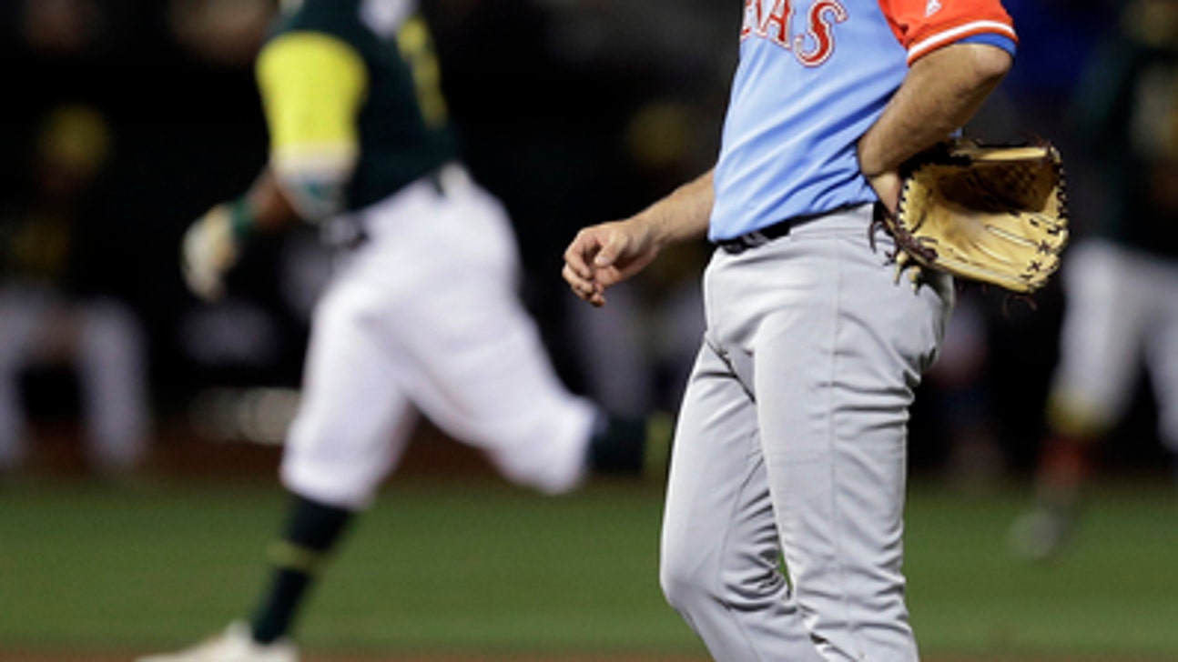 Khris Davis homers twice to power Athletics past Rangers 3-1 (Aug 25, 2017)