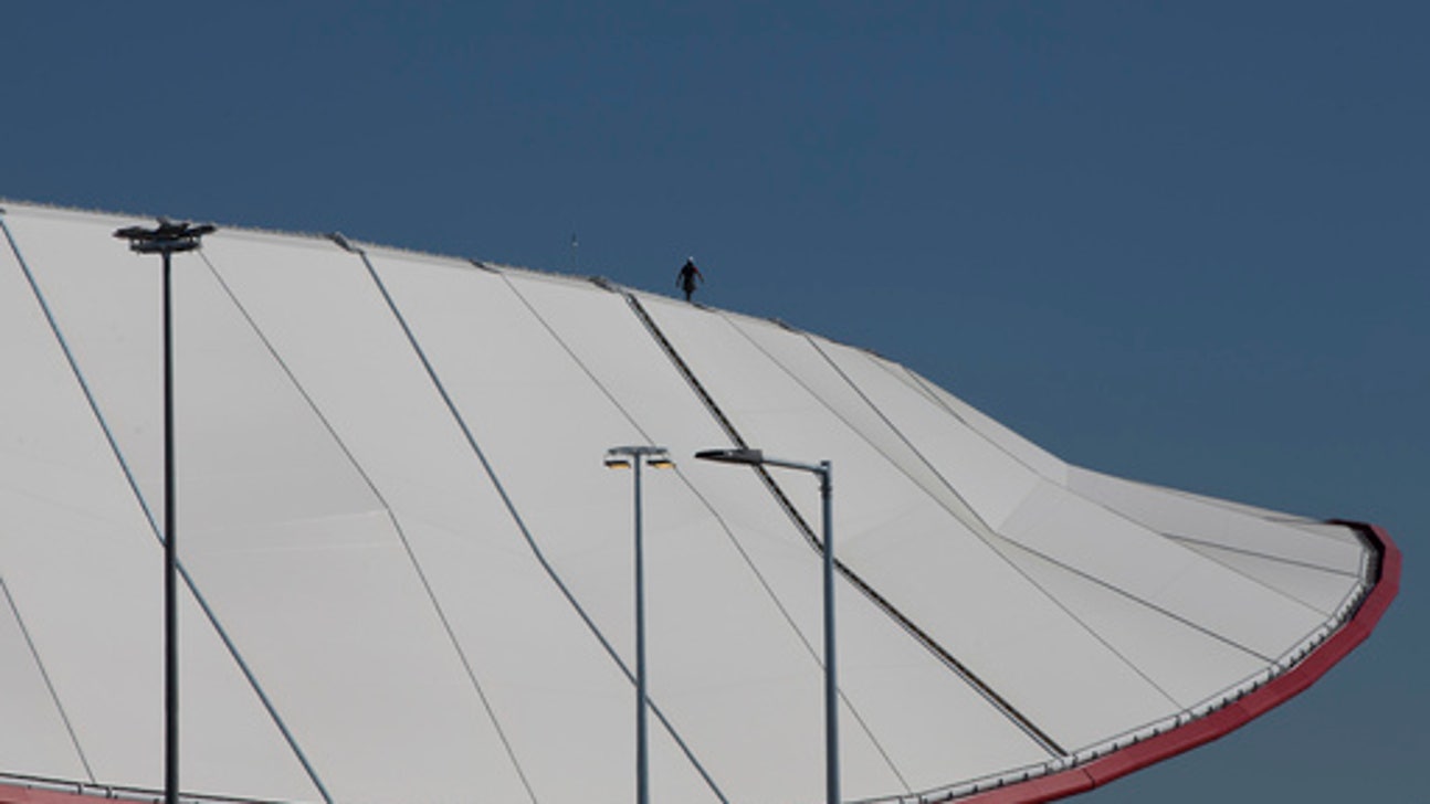 Griezmann gives Atletico win in first match at new home