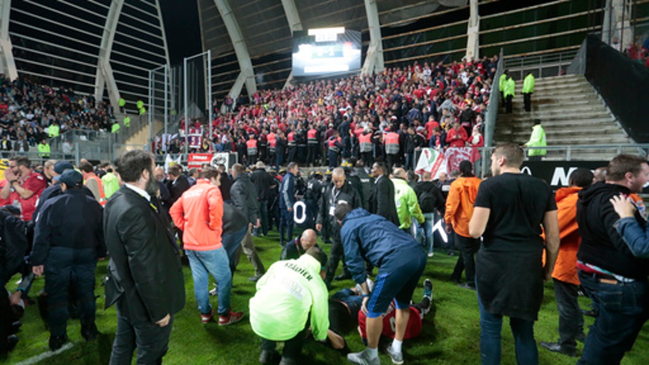 Amiens stadium barrier collapses, 4 hospitalized, 21 injured
