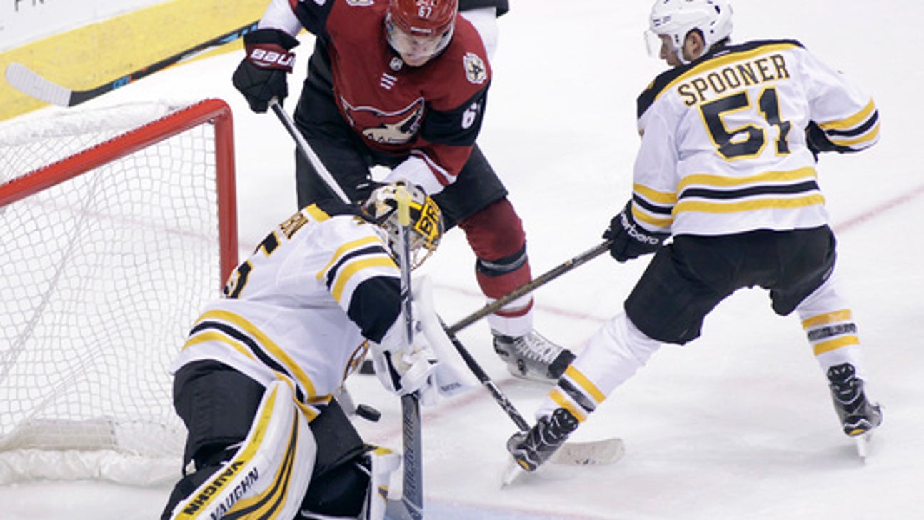 Bruins roll over winless Coyotes 6-2 (Oct 14, 2017)