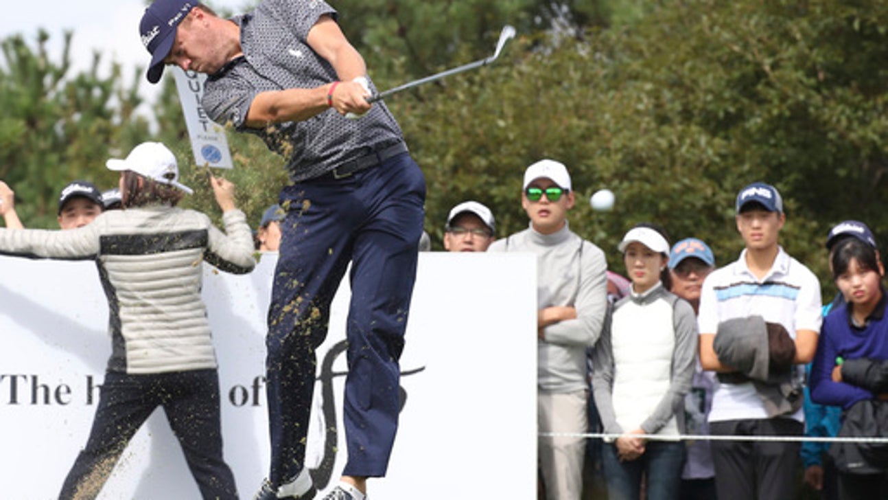 List fires 67 to take 1-stroke lead halfway through CJ Cup