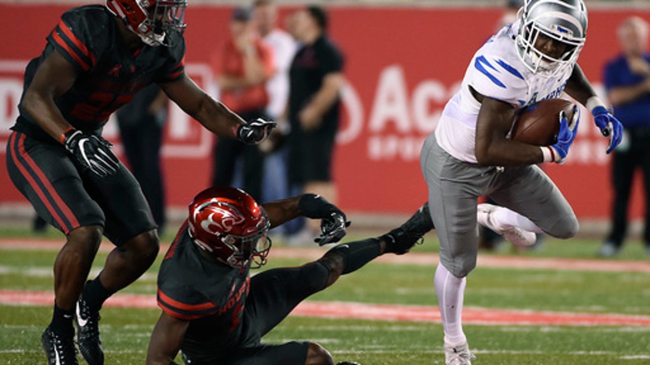 Ferguson, Taylor rally No. 25 Memphis past Houston, 42-38 (Oct 19, 2017)