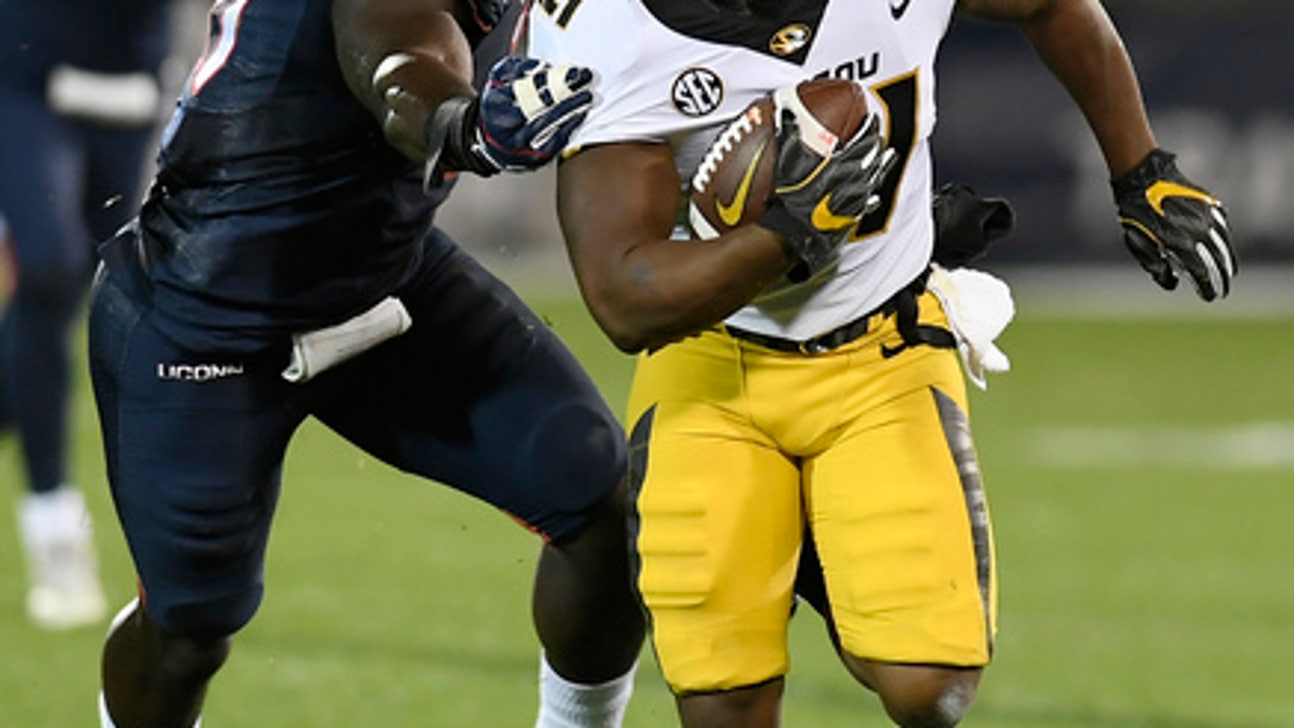 Lock throws for 5 TDs as Missouri routs UConn 52-12 (Oct 28, 2017)