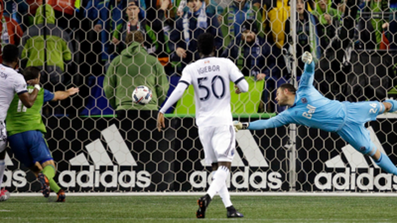 Dempsey scores twice, leads Sounders past Whitecaps 2-0 (Nov 02, 2017)