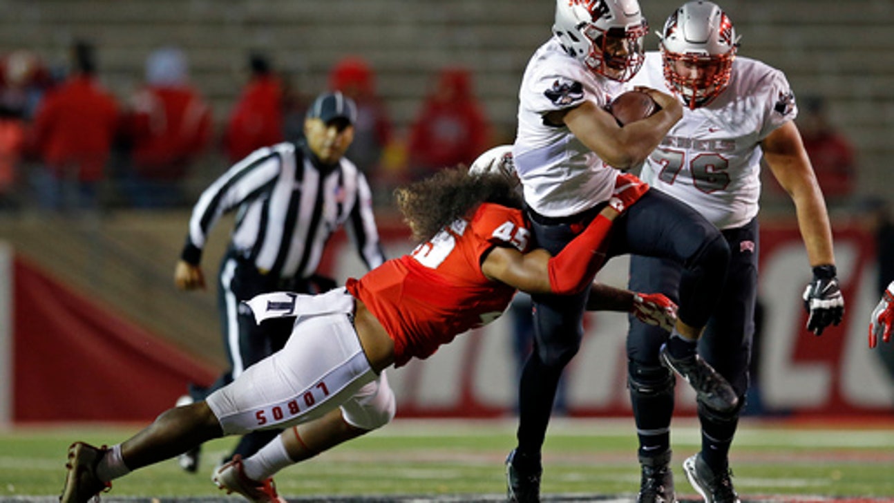 Armani Rogers stars in UNLV's 38-35 win over New Mexico (Nov 17, 2017)