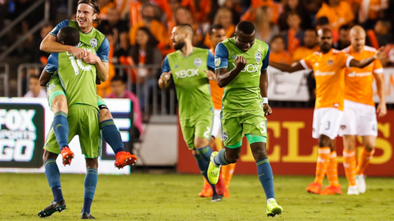 Svensson, Bruin lead Sounders to 2-0 win over Dynamo (Nov 21, 2017)