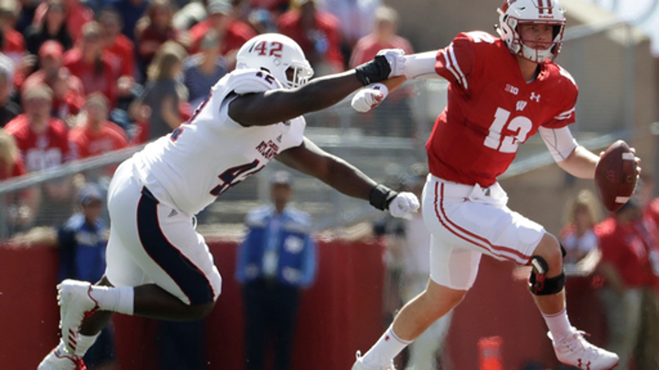 Hornibrook keeps poise in QB spotlight for No. 5 Wisconsin