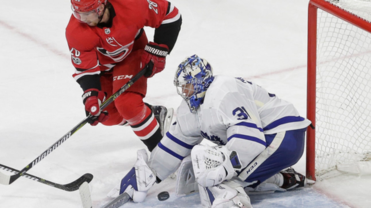 Van Riemsdyk and Leafs beat his brother and Hurricanes 5-4 (Nov 24, 2017)