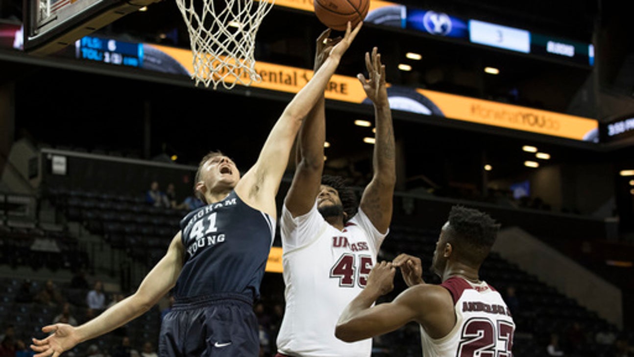 Childs' dunk lifts BYU over UMass 68-66 (Nov 25, 2017)
