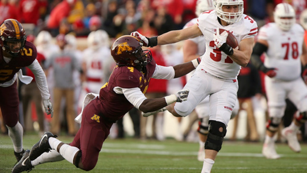 Hornibrook, Badgers stay unbeaten with 31-0 win at Minnesota (Nov 25, 2017)