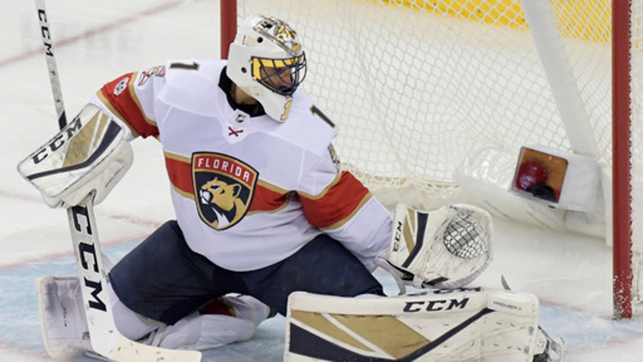 Panthers goalie Luongo leaves game with apparent leg injury